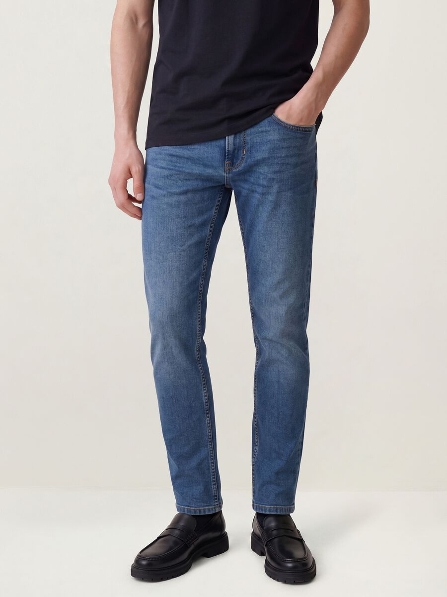 Jeans azuis slim fit em algod&atilde;o el&aacute;stico_1