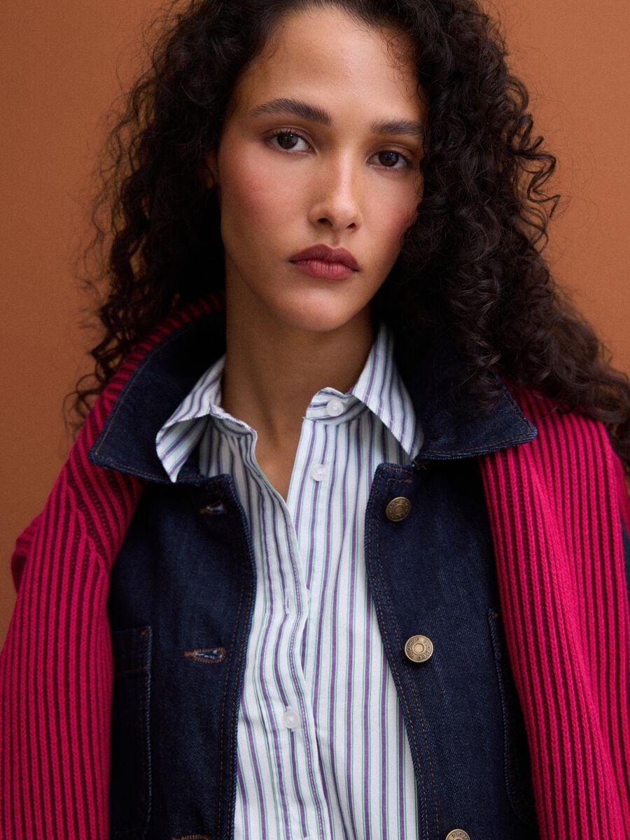 Blaue Denimjacke aus reiner Baumwolle, Regular Fit mit Kn&ouml;pfen_1