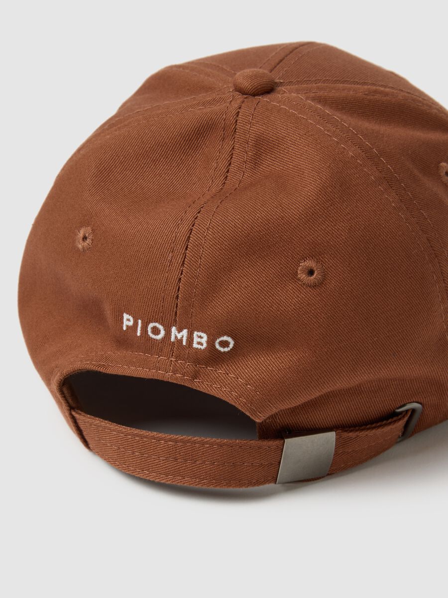 Brown pure cotton cap with adjustable visor and embroidered P_2