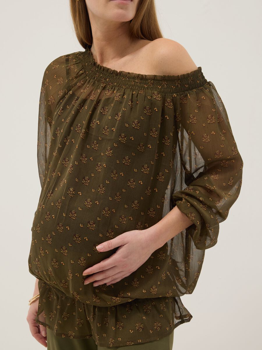 Blusa premaman verde con scollo a barchetta e stampa fantasia_3