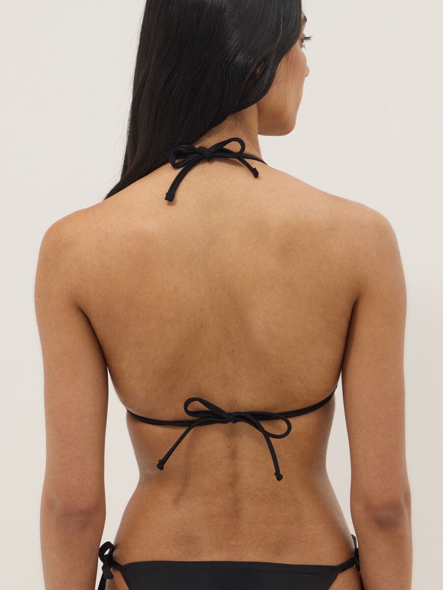 Schwarzes Triangel-Bikinioberteil aus Stretchmaterial_3