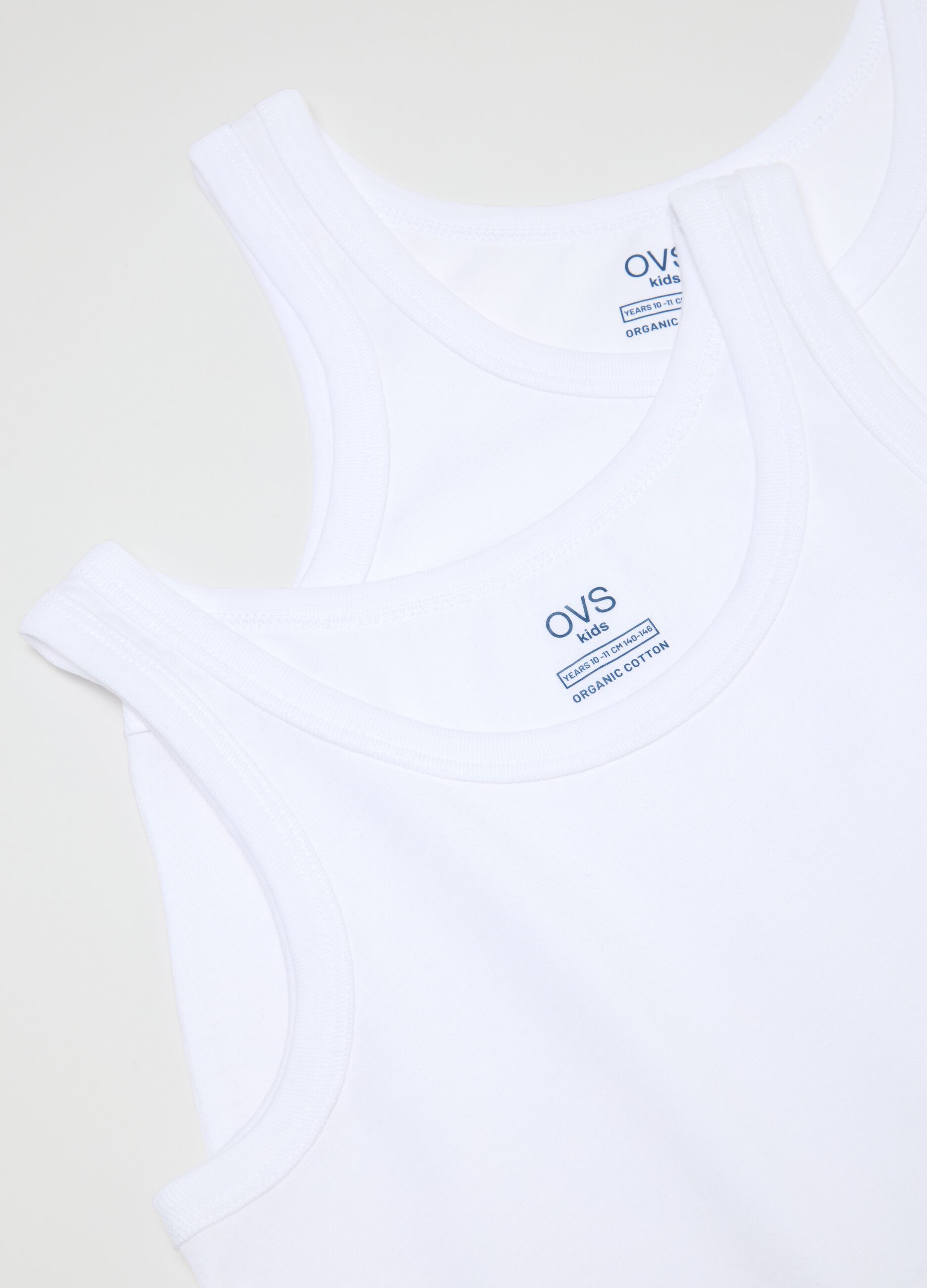 Zweierpack wei&szlig;e Jungenunterhemden aus reiner Baumwolle im Regular-Fit