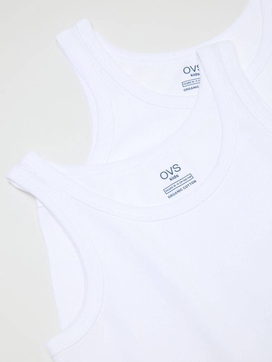 Zweierpack wei&szlig;e Jungenunterhemden aus reiner Baumwolle im Regular-Fit_3