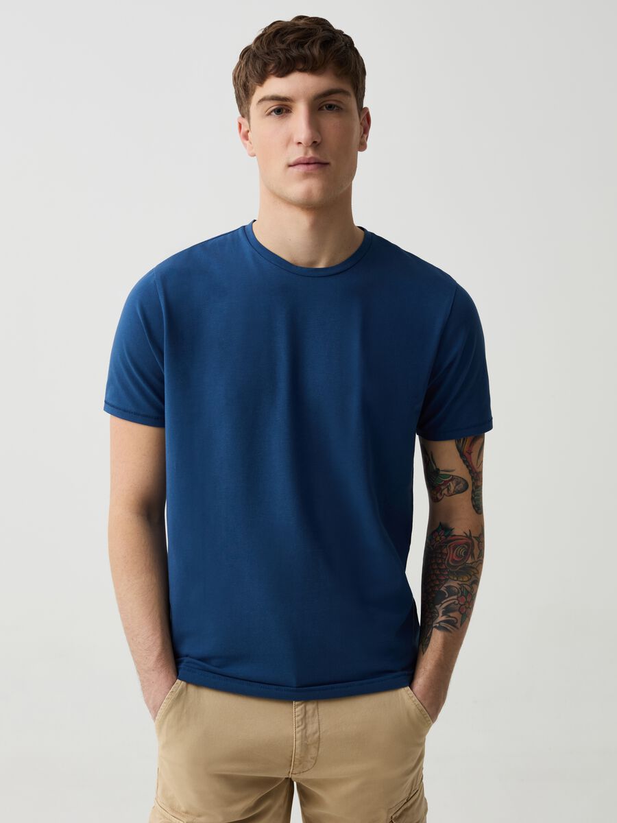 Slim-fit T-shirt in stretch organic cotton_0