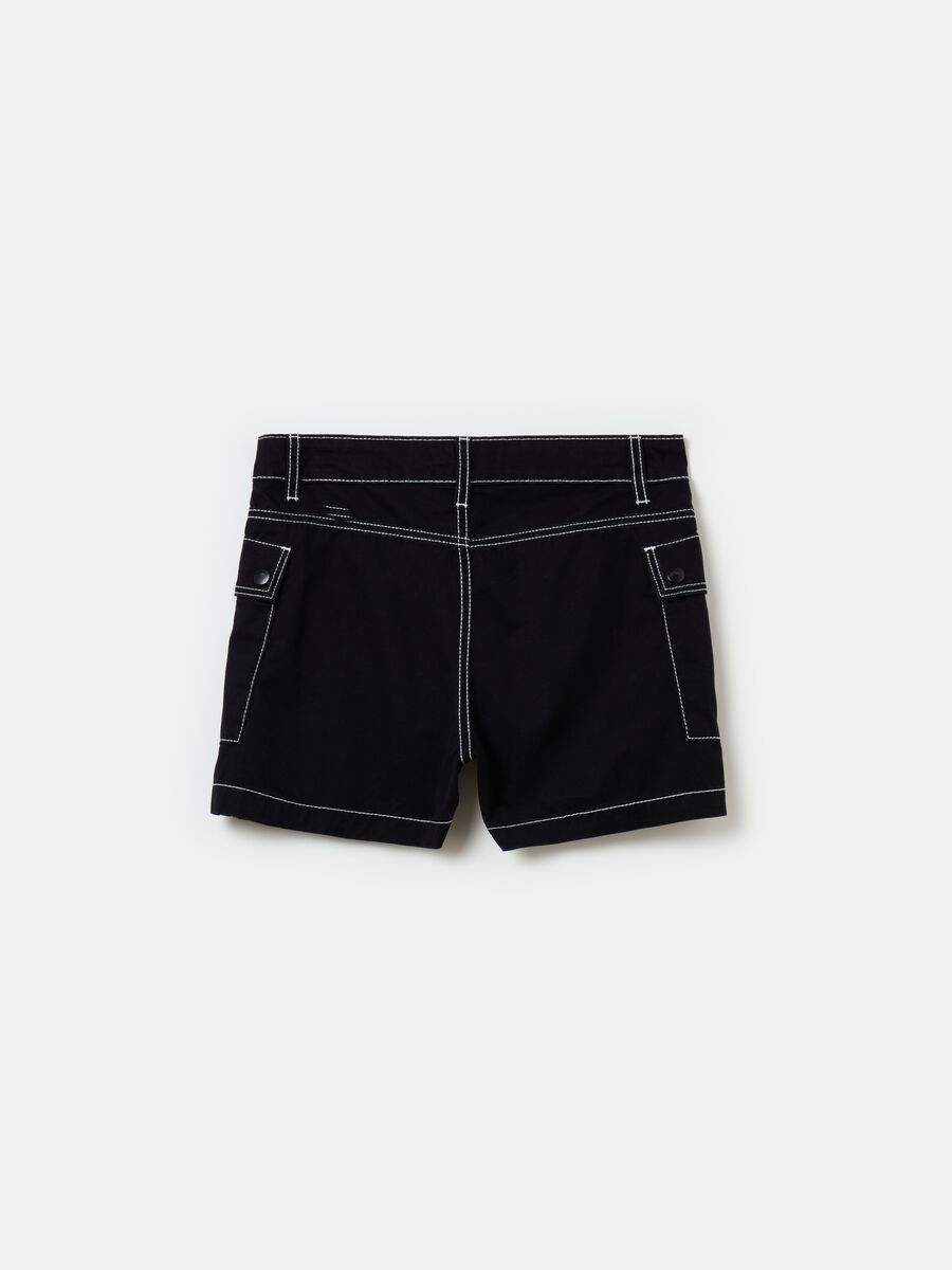 Cargo shorts with contrasting stitching_1