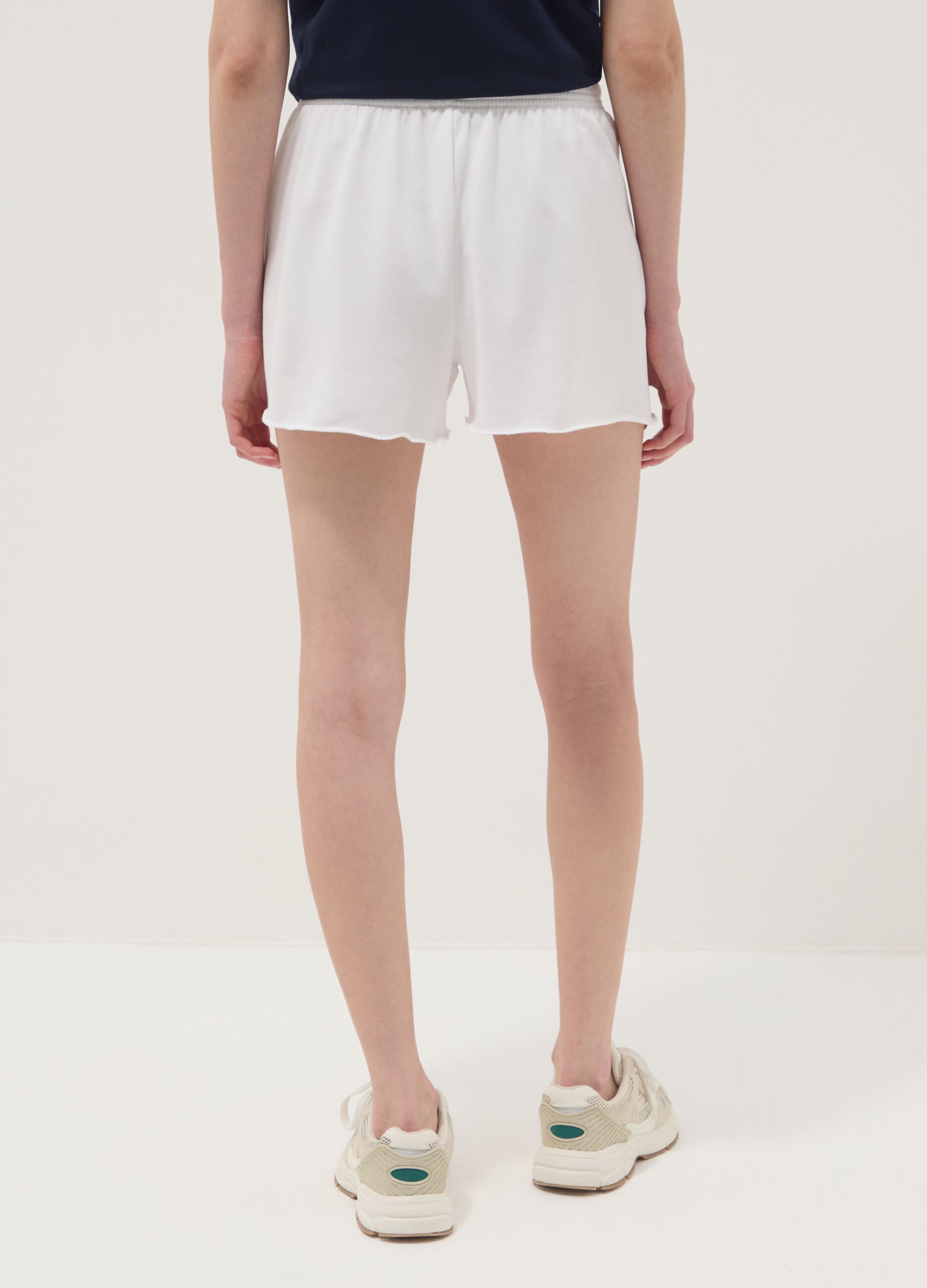 White cotton-blend Bermuda shorts with elasticated waistband