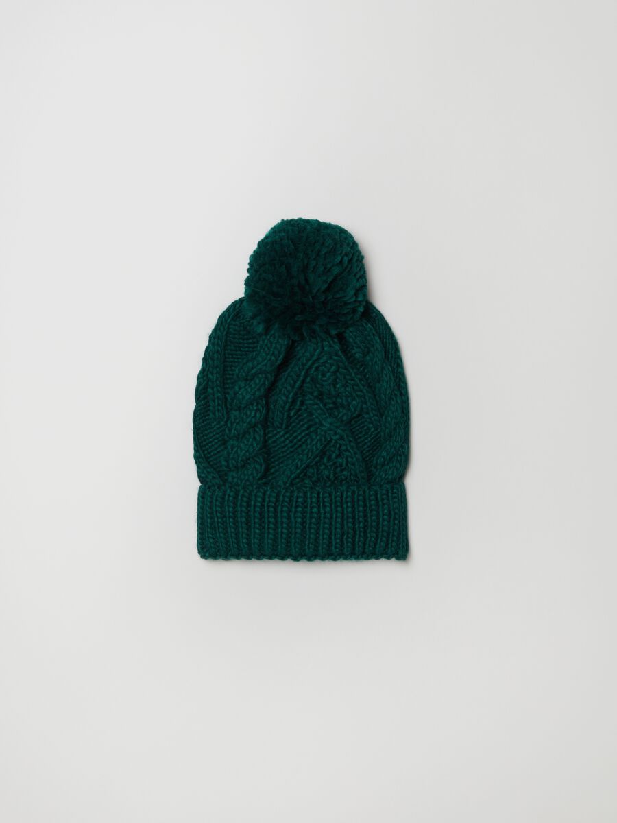 Hat with cable design and pom pom._0