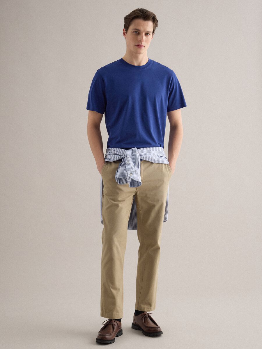 Blaue T-Shirt aus reiner Baumwolle mit Rundhals und entspannter Passform_1