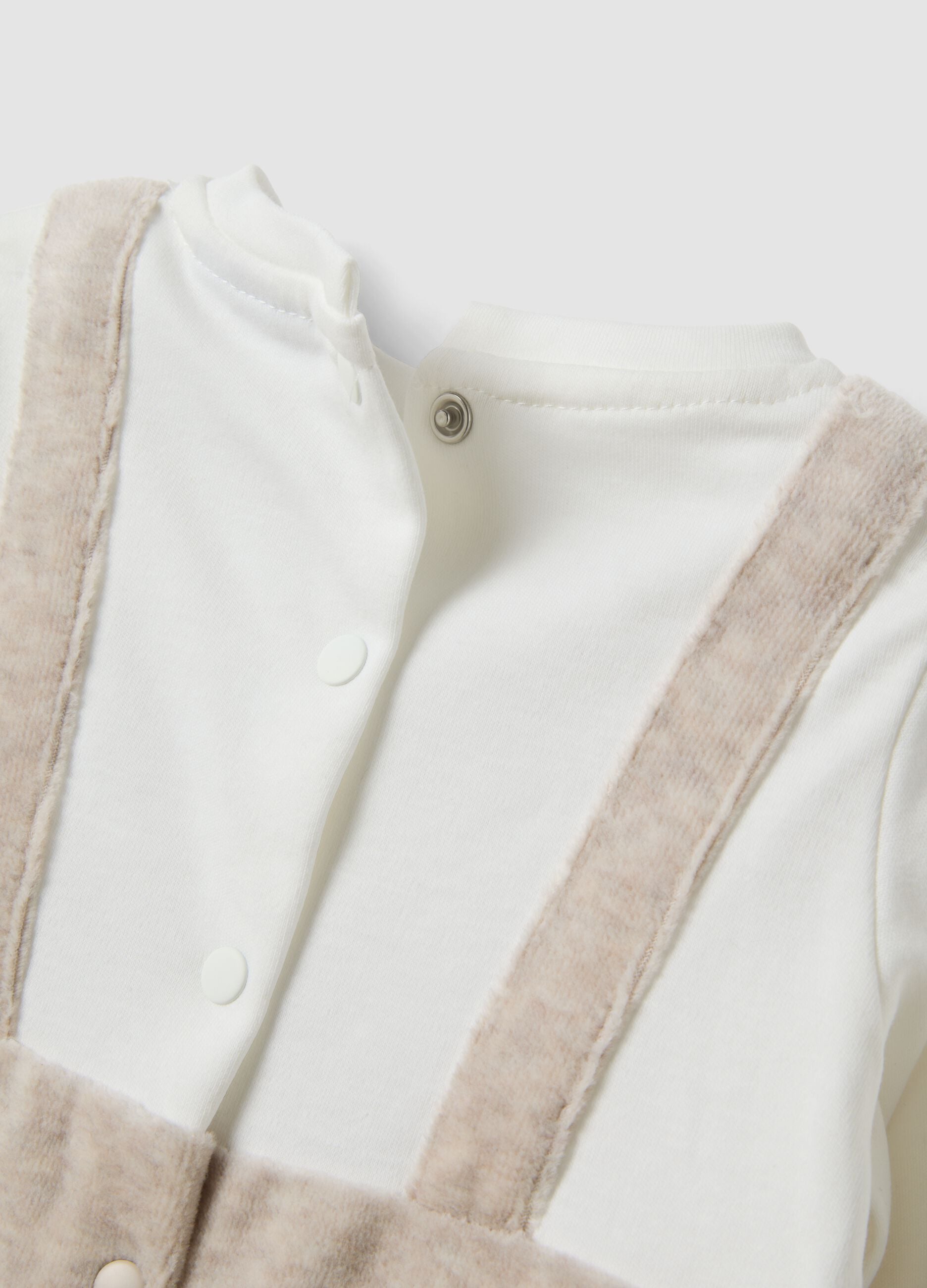 Babygrow bege em mistura de algod&atilde;o org&acirc;nico com body integrado