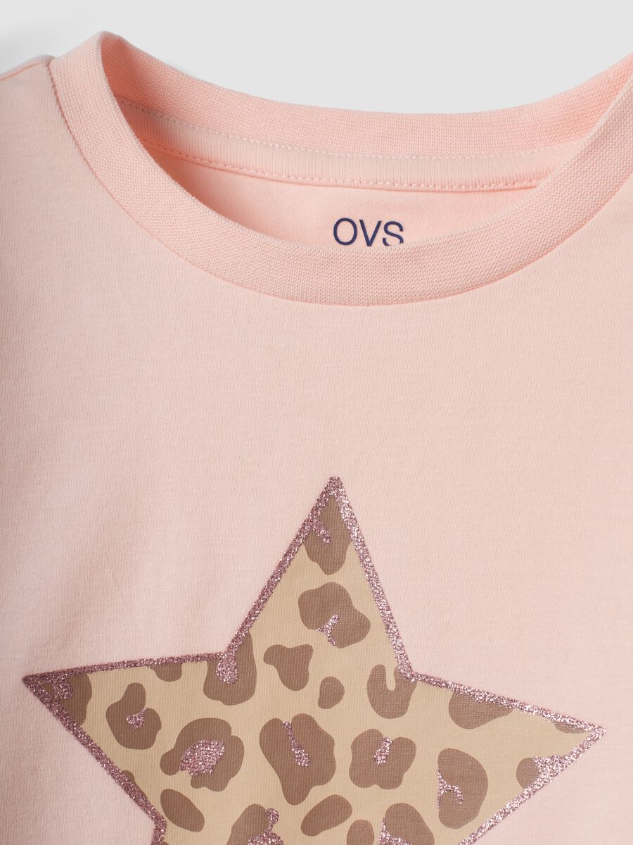 T-shirt rosa in cotone organico elasticizzato con girocollo_2