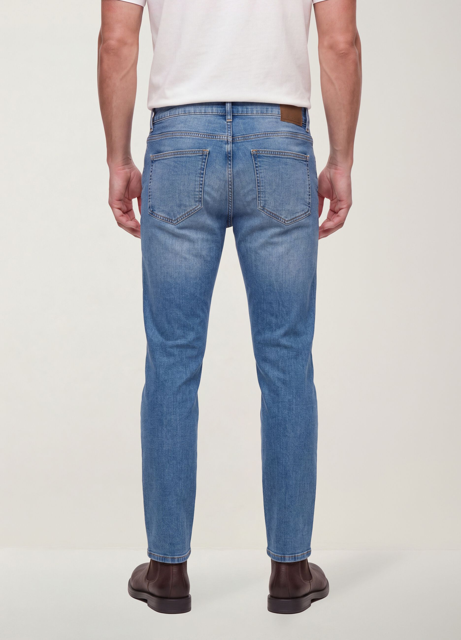 Jeans de ganga slim fit em algod&atilde;o el&aacute;stico