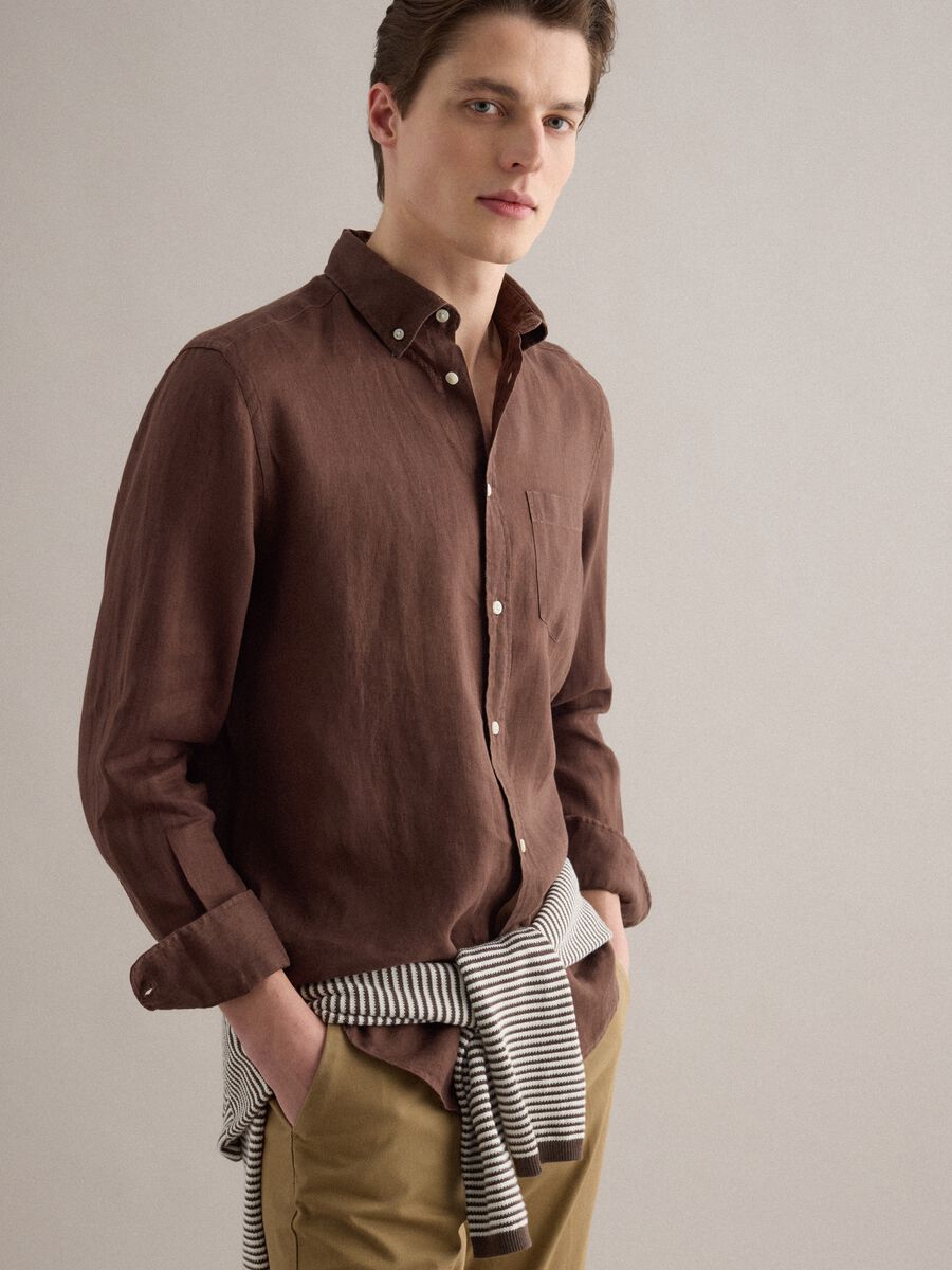 Braunes Langarmhemd aus reinem Leinen im Regular Fit_0
