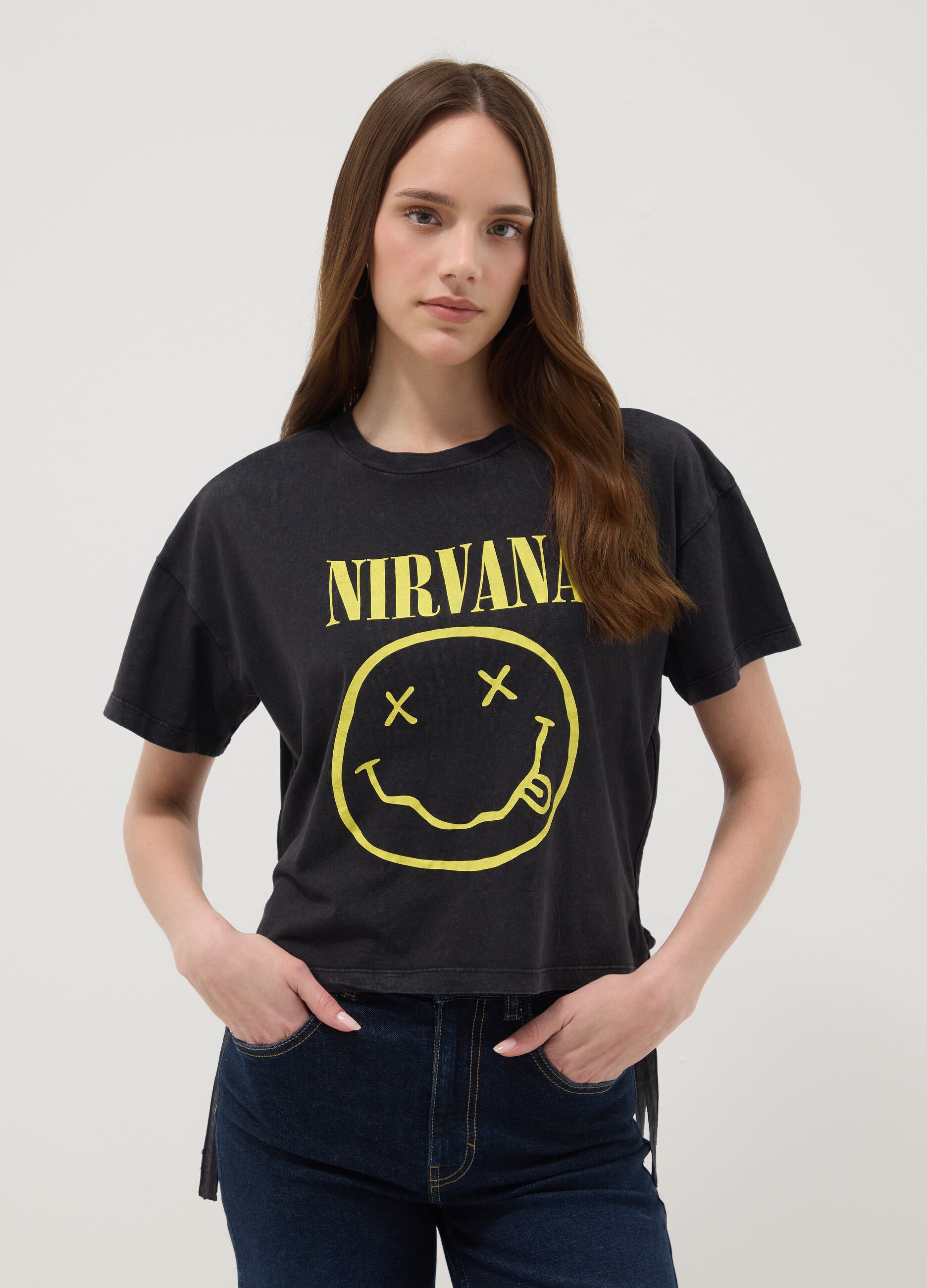 &Mu;&alpha;ύ&rho;&omicron; T-shirt &alpha;&pi;ό 100% &beta;&alpha;&mu;&beta;ά&kappa;&iota; &mu;&epsilon; &sigma;&tau;ά&mu;&pi;&alpha; Nirvana, regular fit