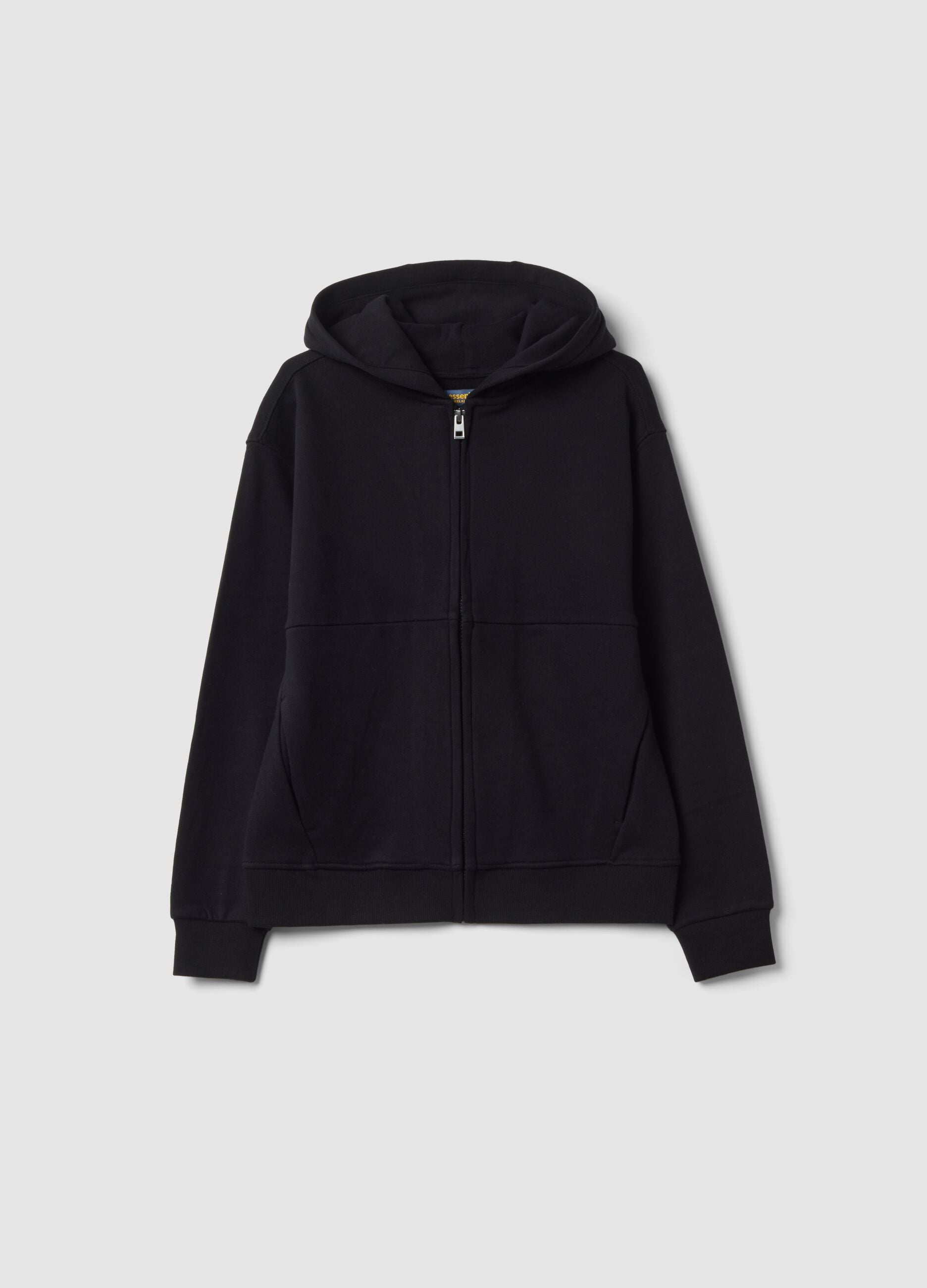 Sweatshirt preta com capuz em fleece de algod&atilde;o org&acirc;nico, relaxed fit, com fecho