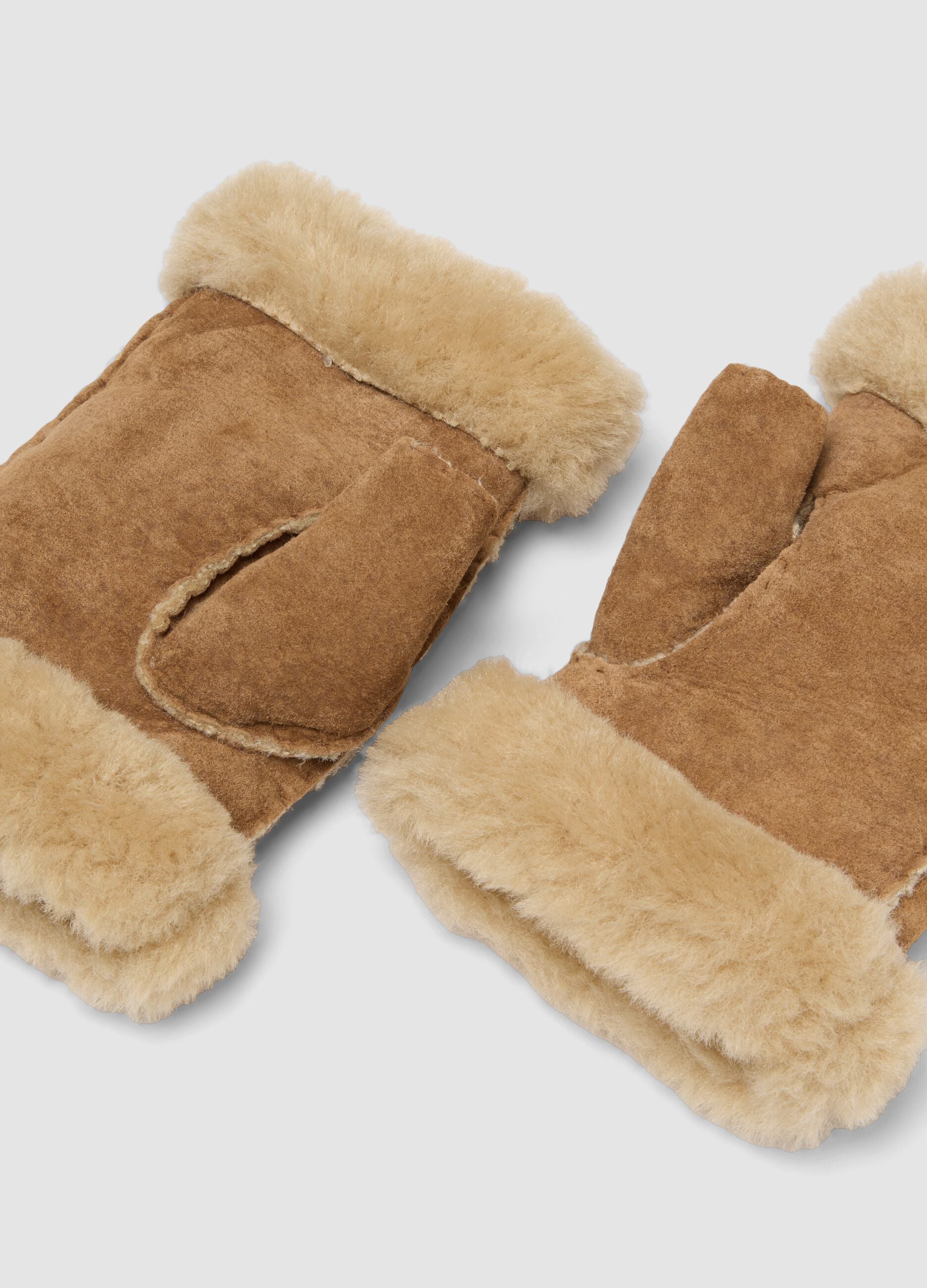 Tan lined gloves with shearling-effect trim