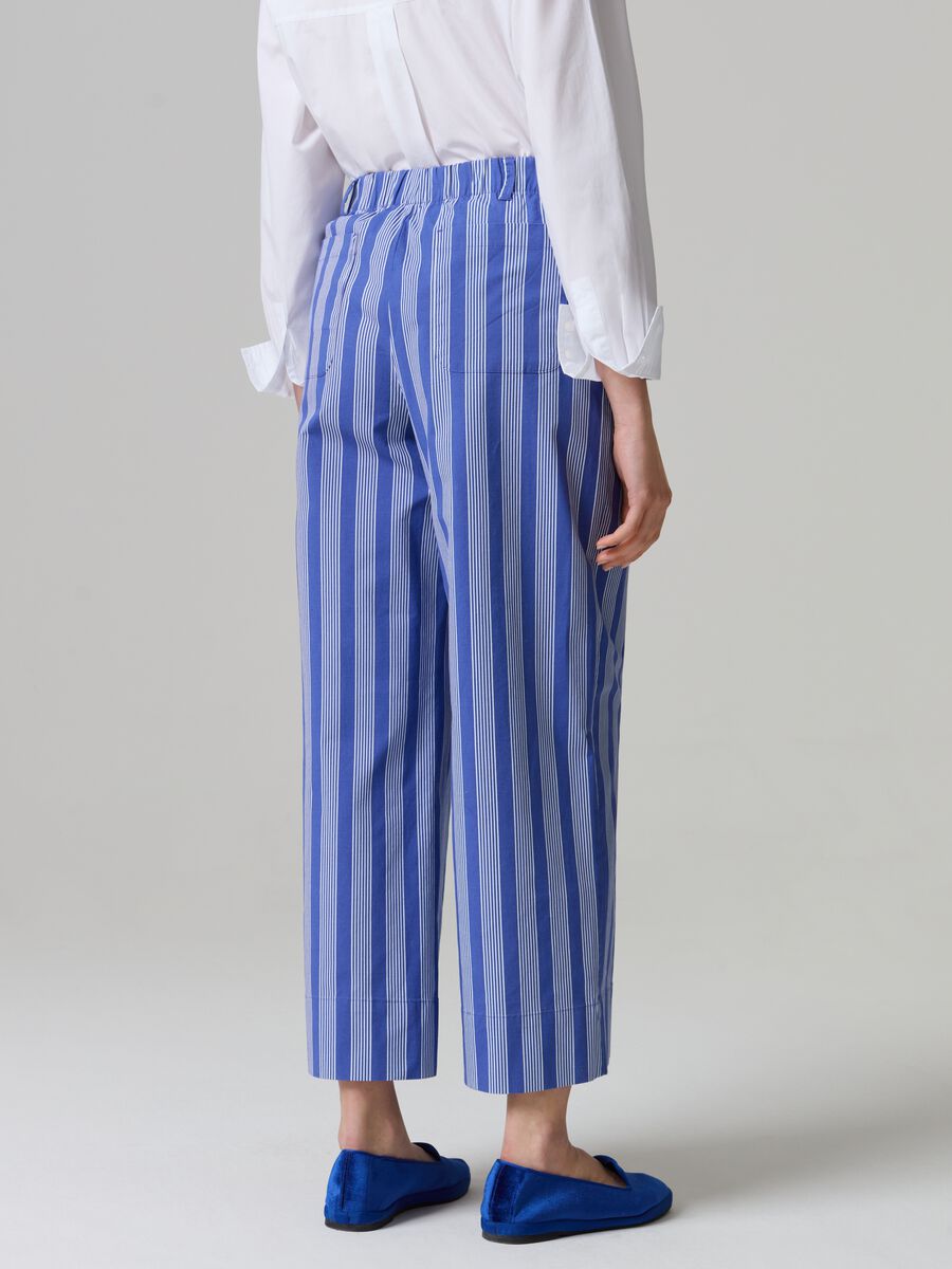 Wide-leg cropped trousers with slim stripes_2