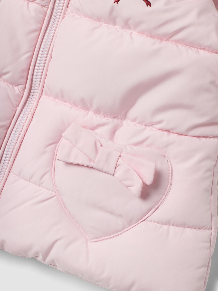 Gilet imbottito rosa con cappuccio e tasche a cuore e ricamo Minnie_2