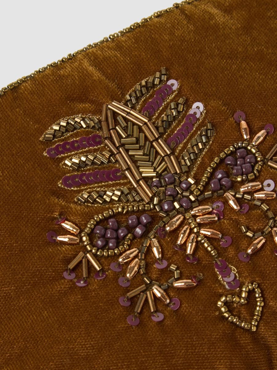 Green pouch with beaded embroidery and zip_2