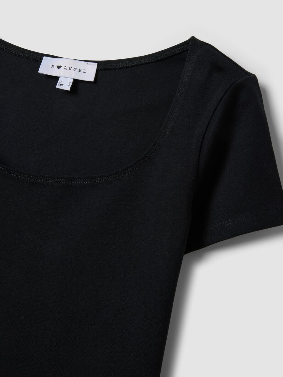 Camiseta negra de algod&oacute;n el&aacute;stico con escote cuadrado_5