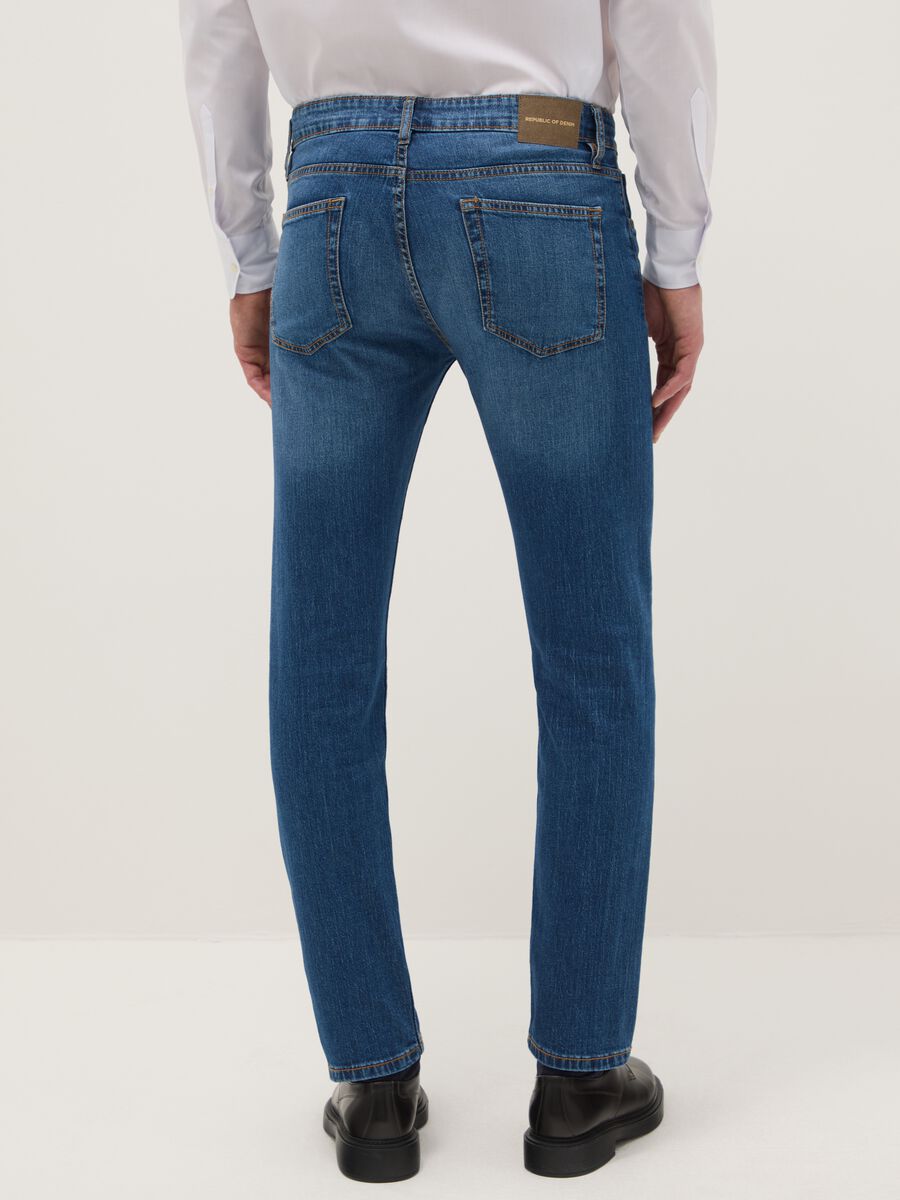 &Mu;&pi;&lambda;&epsilon; slim fit &tau;&zeta;&iota;&nu; &alpha;&pi;ό &epsilon;&lambda;&alpha;&sigma;&tau;&iota;&kappa;ό &beta;&alpha;&mu;&beta;ά&kappa;&iota;_2