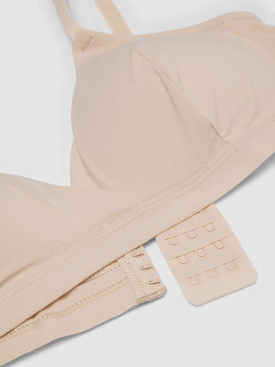Beiger Triangel-BH aus Stretchmaterial mit herausnehmbaren Pads_1