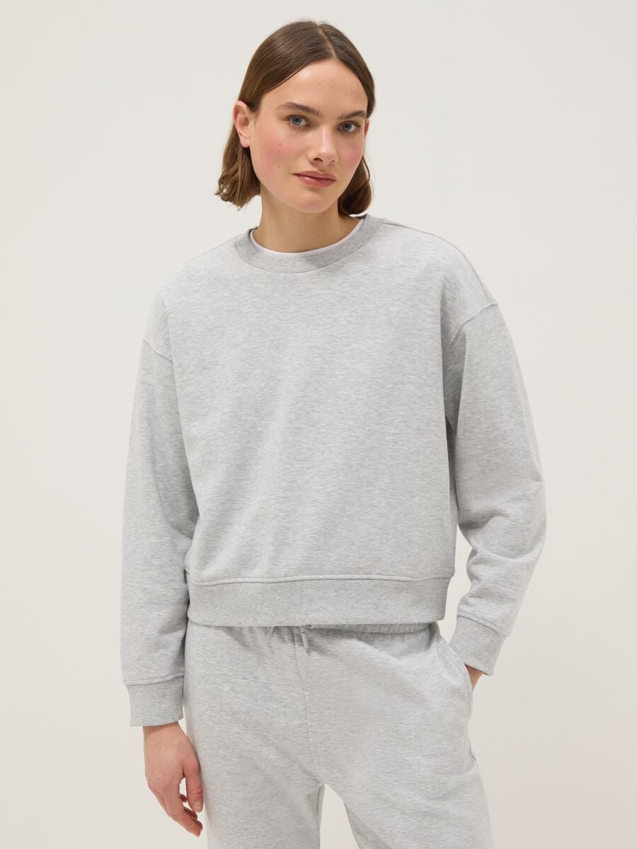 Sudadera marr&oacute;n de mezcla de algod&oacute;n ajuste regular con cuello redondo_1