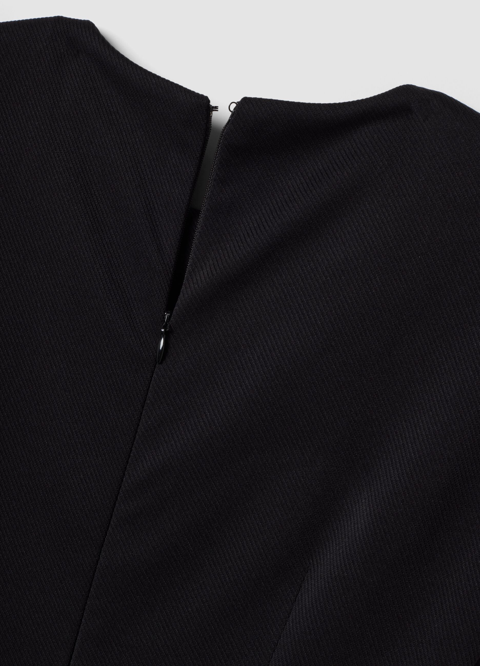 Schwarzes Midikleid aus Stretchstoff, Slim Fit