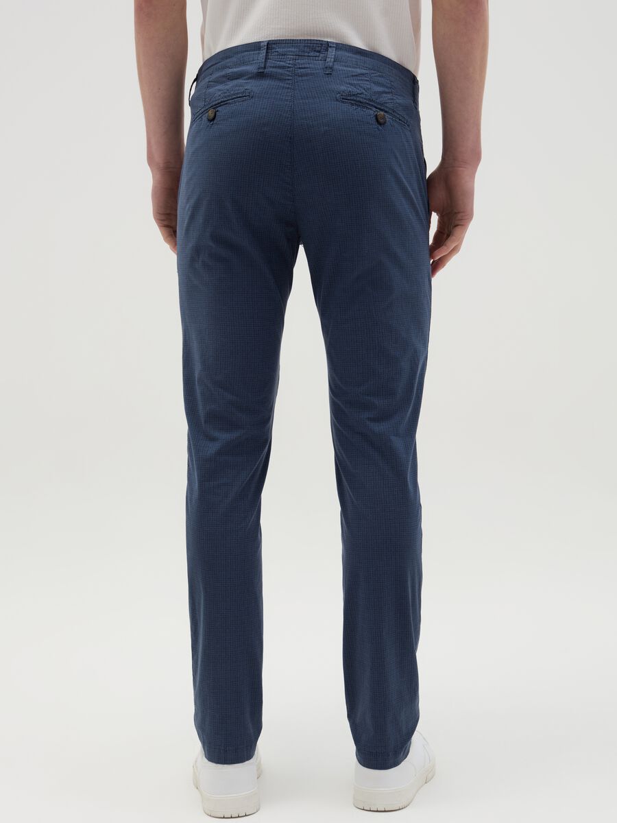 Slim-fit chino trousers in seersucker_2