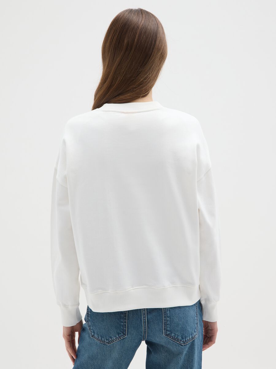 White crew neck sweatshirt in regular fit cotton blend with Peanuts print_2