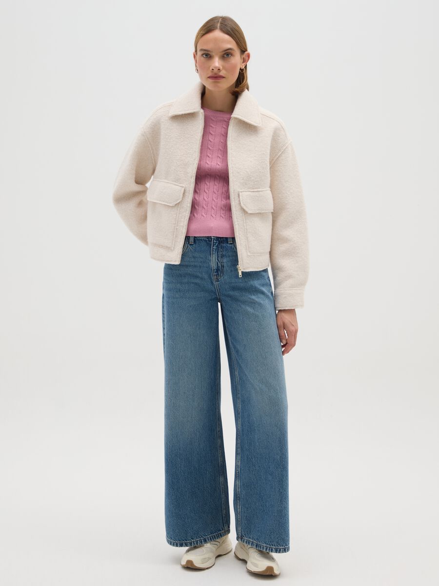 Chaqueta blanca corte regular con cremallera_1