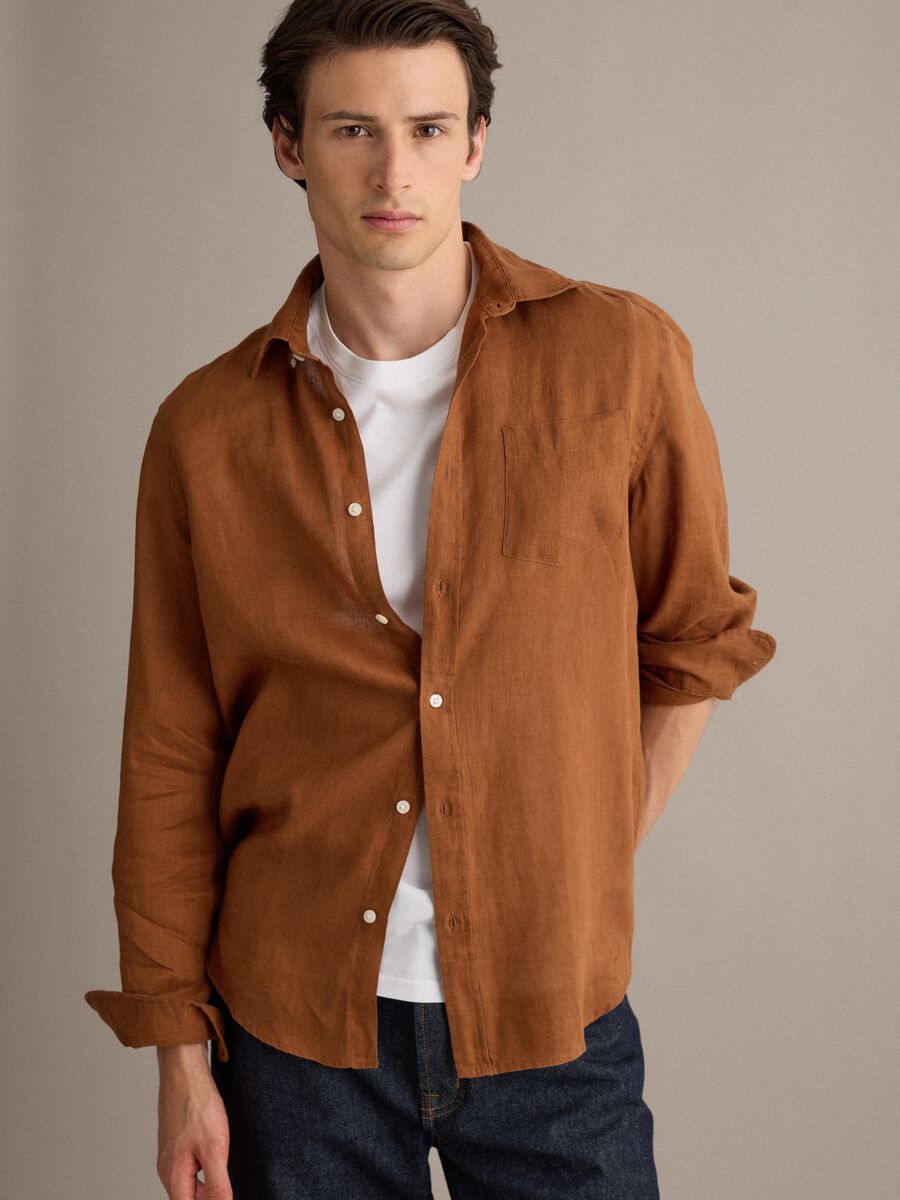 Braunes Hemd aus reinem Leinen mit Button-down-Kragen, Regular Fit_0