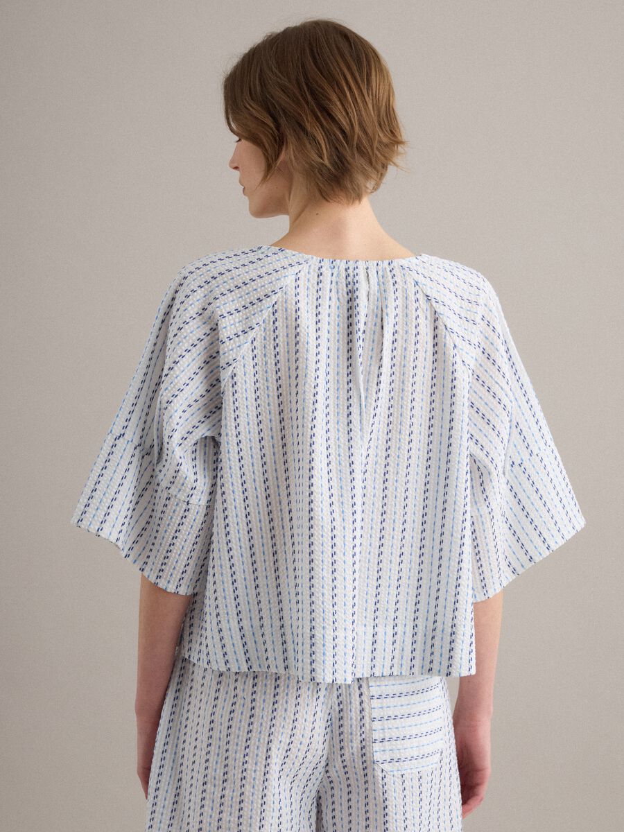 Weisse Hemdbluse aus reiner Baumwolle mit Streifen_3