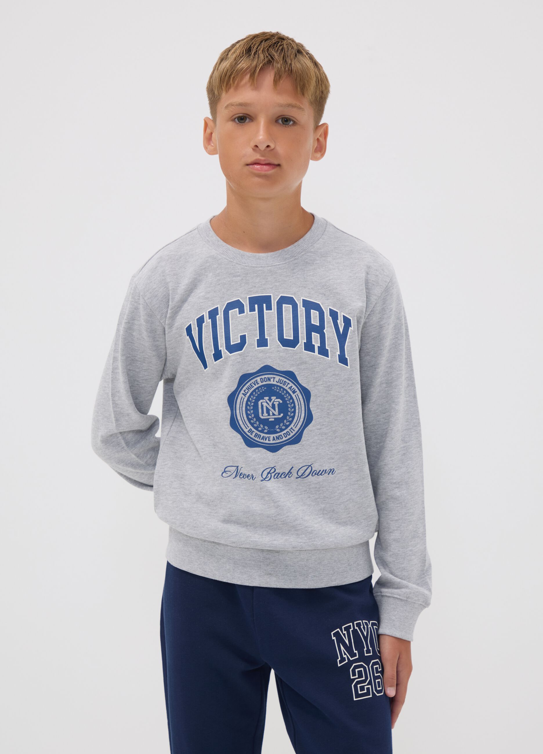 Grey cotton and viscose blend sweatshirt with &ldquo;Victory&rdquo; slogan for boys