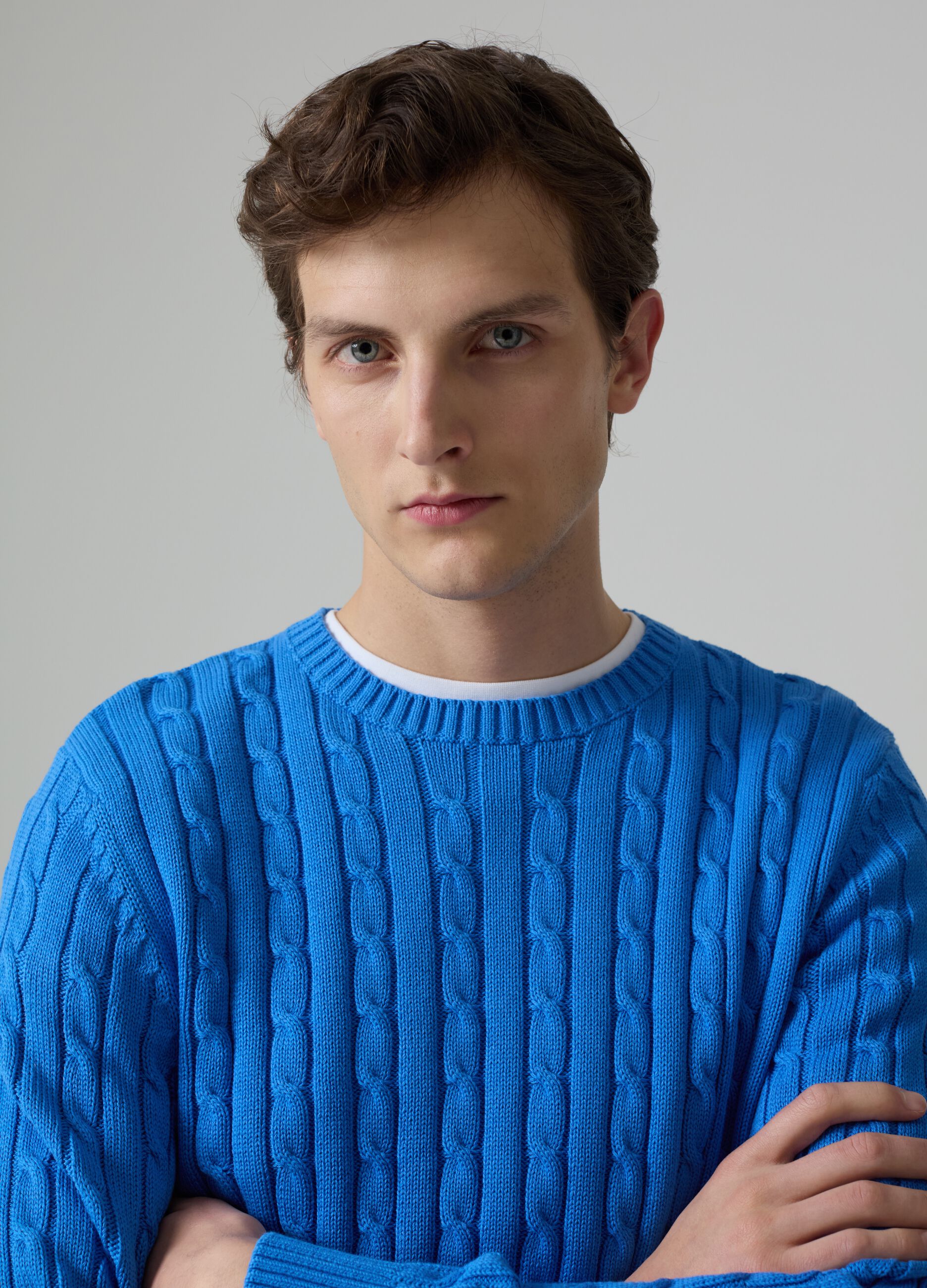 Ribbed pullover with cable-knit motif