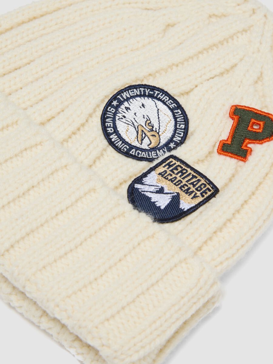 Cappello bianco in misto lana a coste con risvolto_2