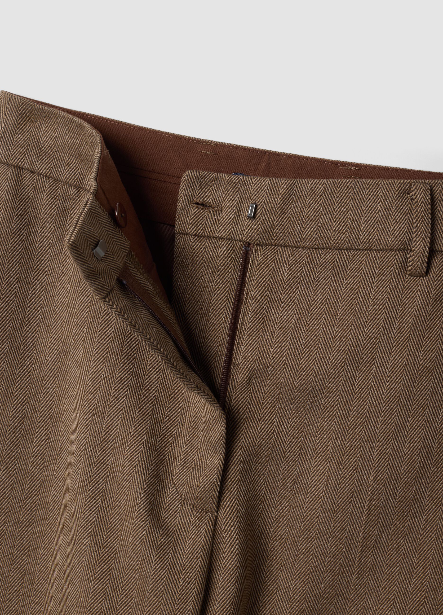 Braune formelle Hose aus Stretch-Viskose im Regular Fit