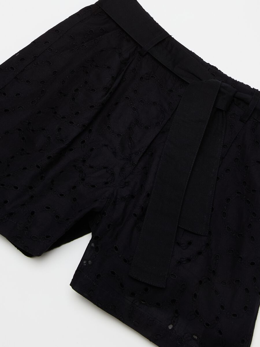Broderie anglaise shorts with belt_2