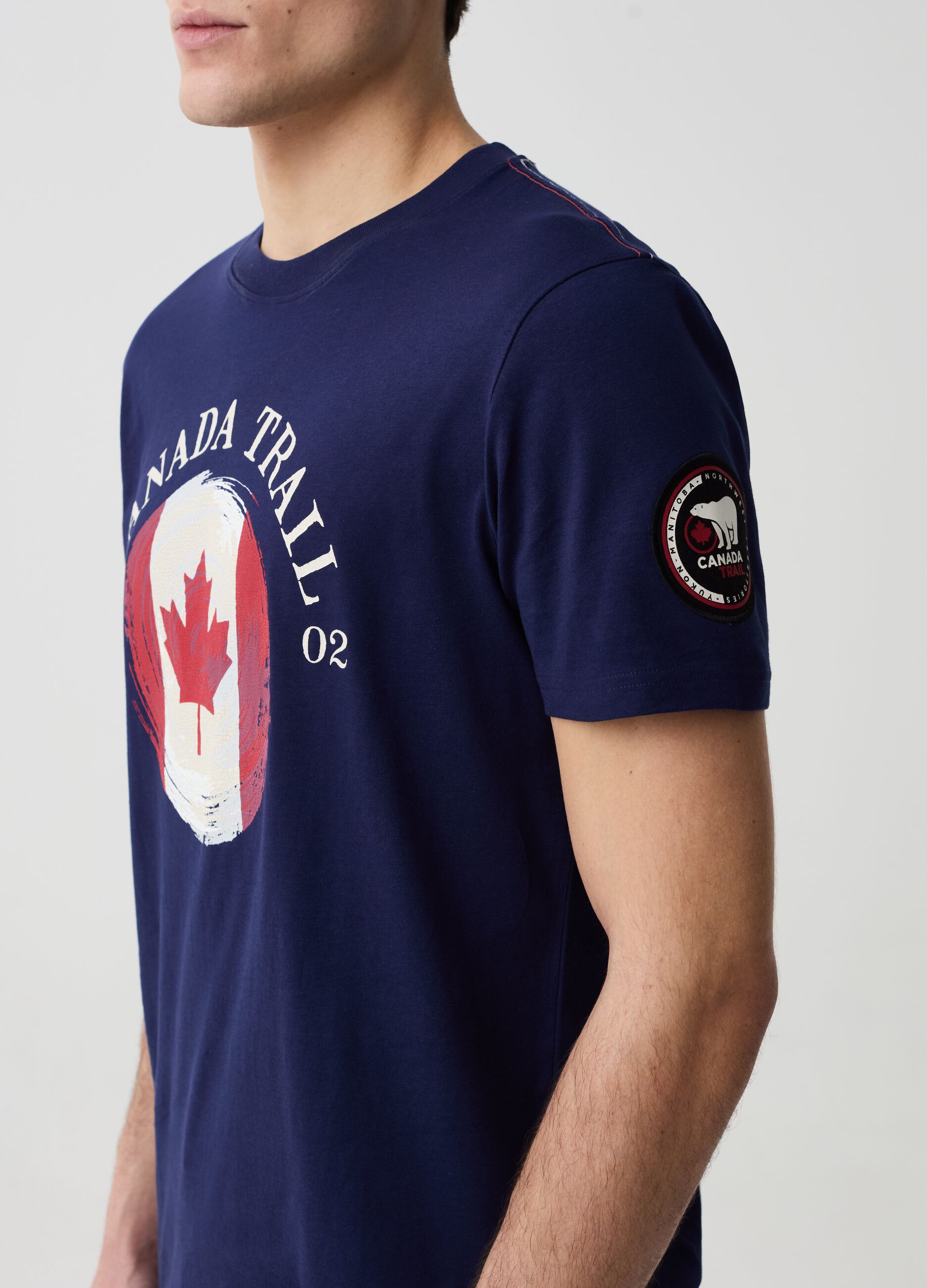 T-shirt with round neck and Canada Trail print