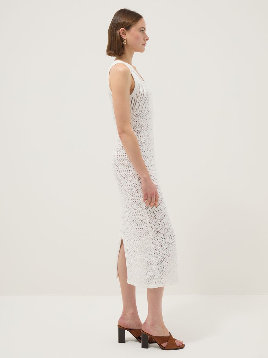 &Lambda;&epsilon;&upsilon;&kappa;ό slim fit &phi;ό&rho;&epsilon;&mu;&alpha; &alpha;&pi;ό 100% &beta;&alpha;&mu;&beta;ά&kappa;&iota; &mu;&epsilon; &delta;&iota;ά&tau;&rho;&eta;&tau;&omicron; &sigma;&chi;έ&delta;&iota;&omicron; &kappa;&alpha;&iota; &beta;&alpha;&theta;ύ V &nu;&tau;&epsilon;&kappa;&omicron;&lambda;&tau;έ_2