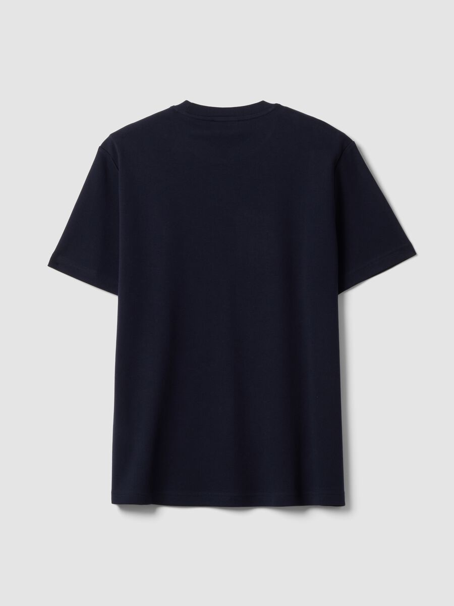 &Mu;&pi;&lambda;&epsilon; &alpha;&nu;&delta;&rho;&iota;&kappa;ό T-shirt &alpha;&pi;ό 100% &beta;&alpha;&mu;&beta;ά&kappa;&iota; &mu;&epsilon; &kappa;&omicron;&nu;&tau;ό &mu;&alpha;&nu;ί&kappa;&iota;, regular fit_5