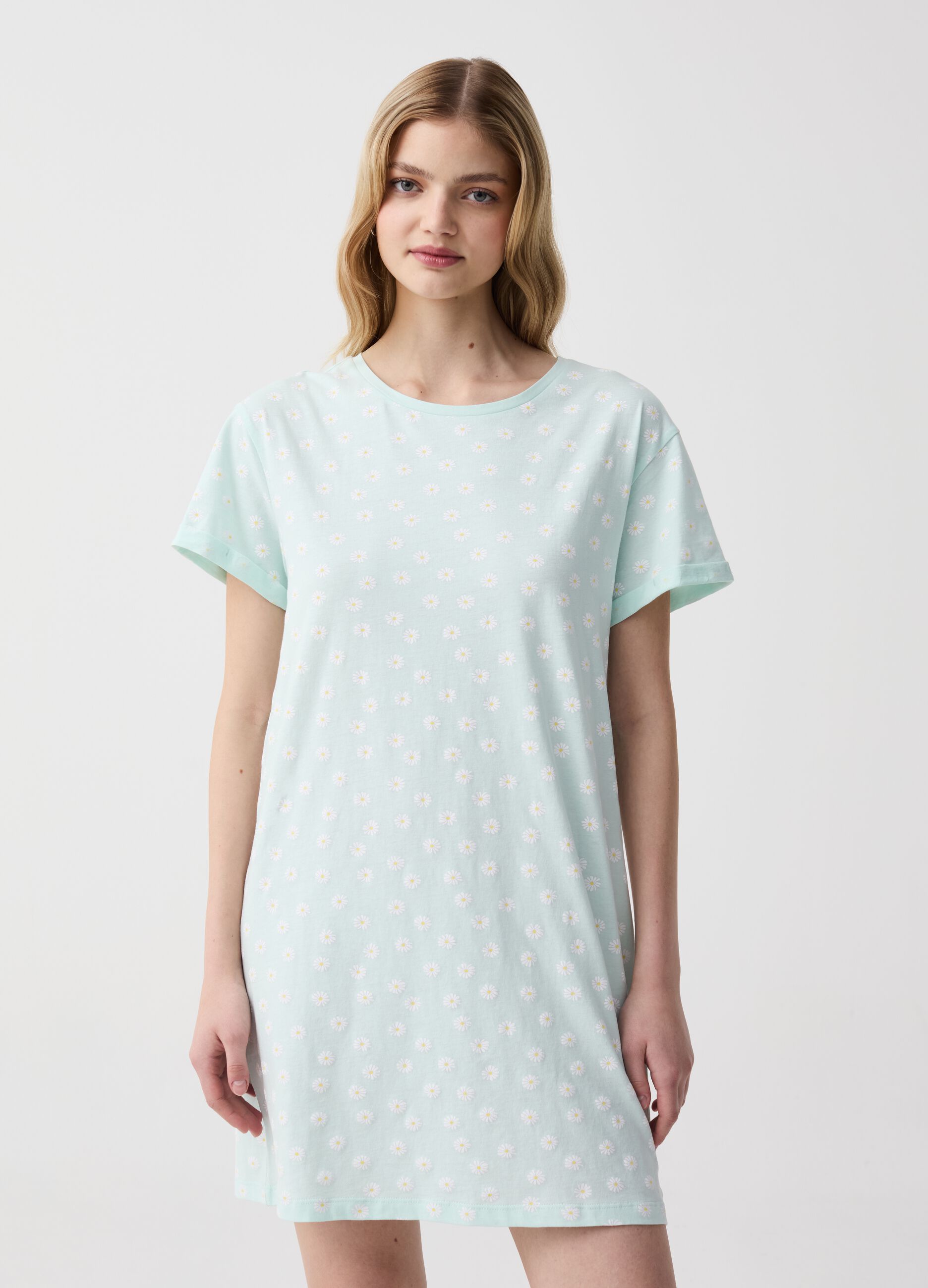 Nightdress with daisies print