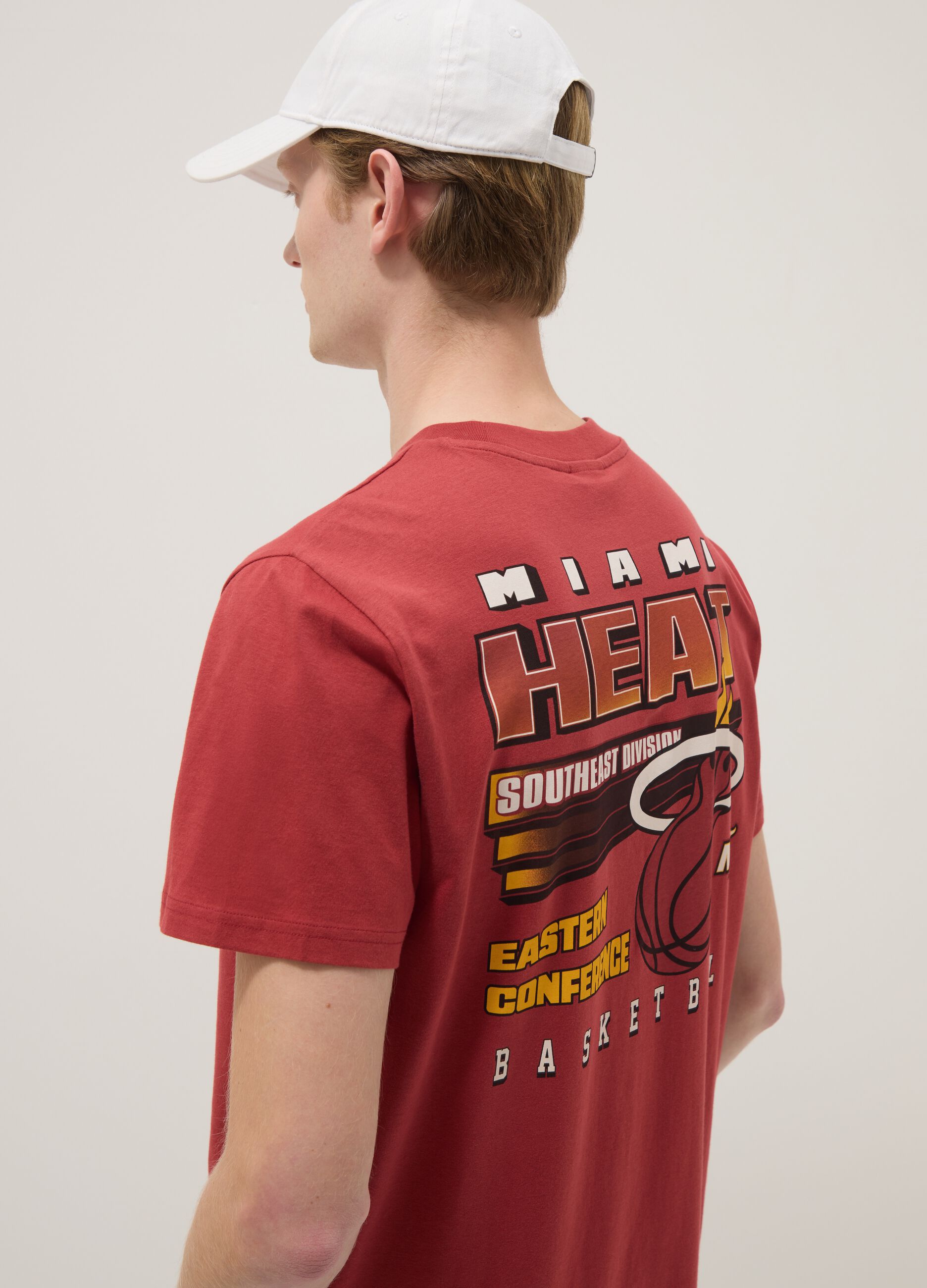 &Kappa;ό&kappa;&kappa;&iota;&nu;&eta; &mu;&pi;&lambda;&omicron;&upsilon;&zeta;ά&kappa;&iota; &alpha;&pi;ό &kappa;&alpha;&theta;&alpha;&rho;ό &beta;&alpha;&mu;&beta;ά&kappa;&iota; &kappa;&alpha;&nu;&omicron;&nu;&iota;&kappa;ή&sigmaf; &gamma;&rho;&alpha;&mu;&mu;ή&sigmaf; &mu;&epsilon; &tau;ύ&pi;&omega;&mu;&alpha; Miami Heat