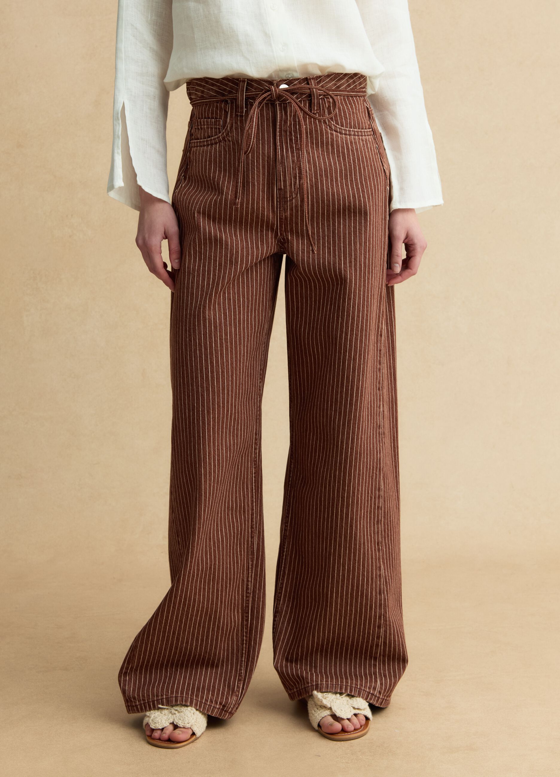 Braun gestreifte Wide-Leg-Hose aus reiner Baumwolle