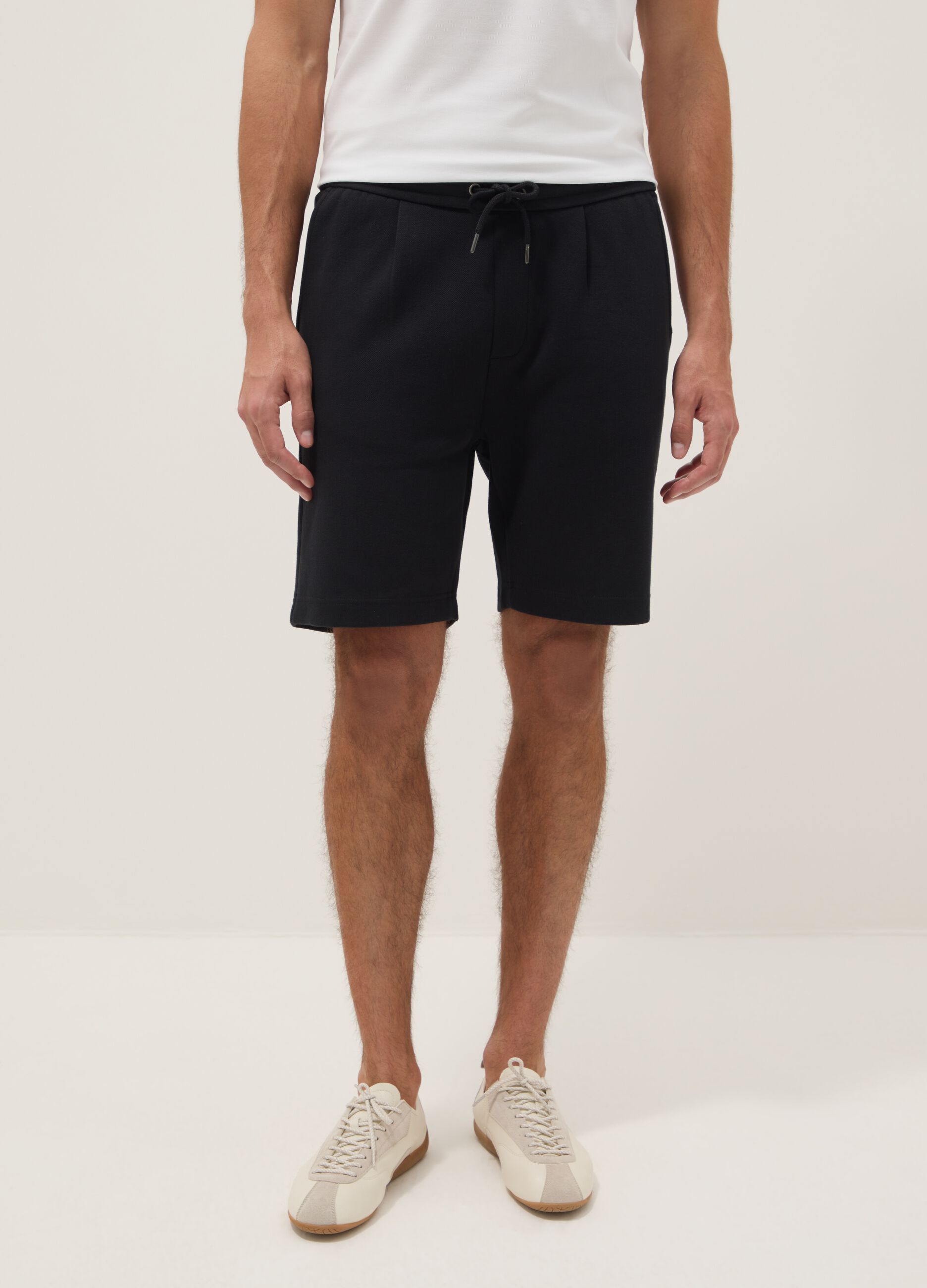 Schwarze Regular-Fit-Shorts aus reiner Baumwolle mit Kordelzug