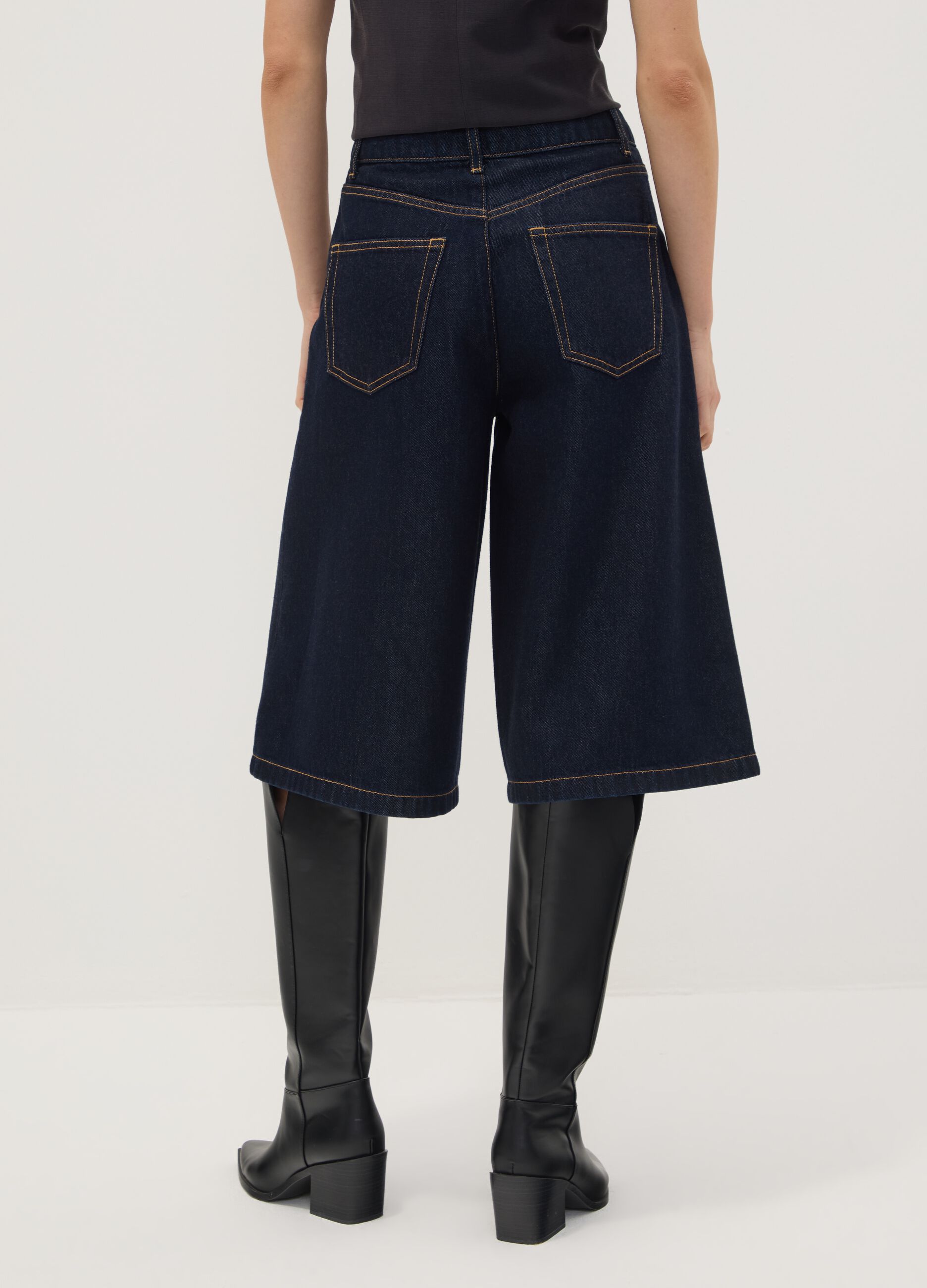 Blue denim wide-leg Bermuda shorts in cotton and lyocell blend