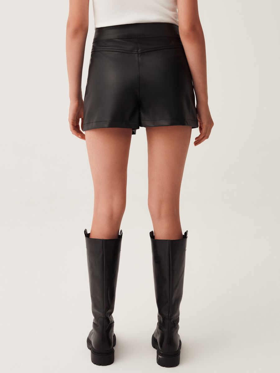 Glossy-effect skort with pockets_2