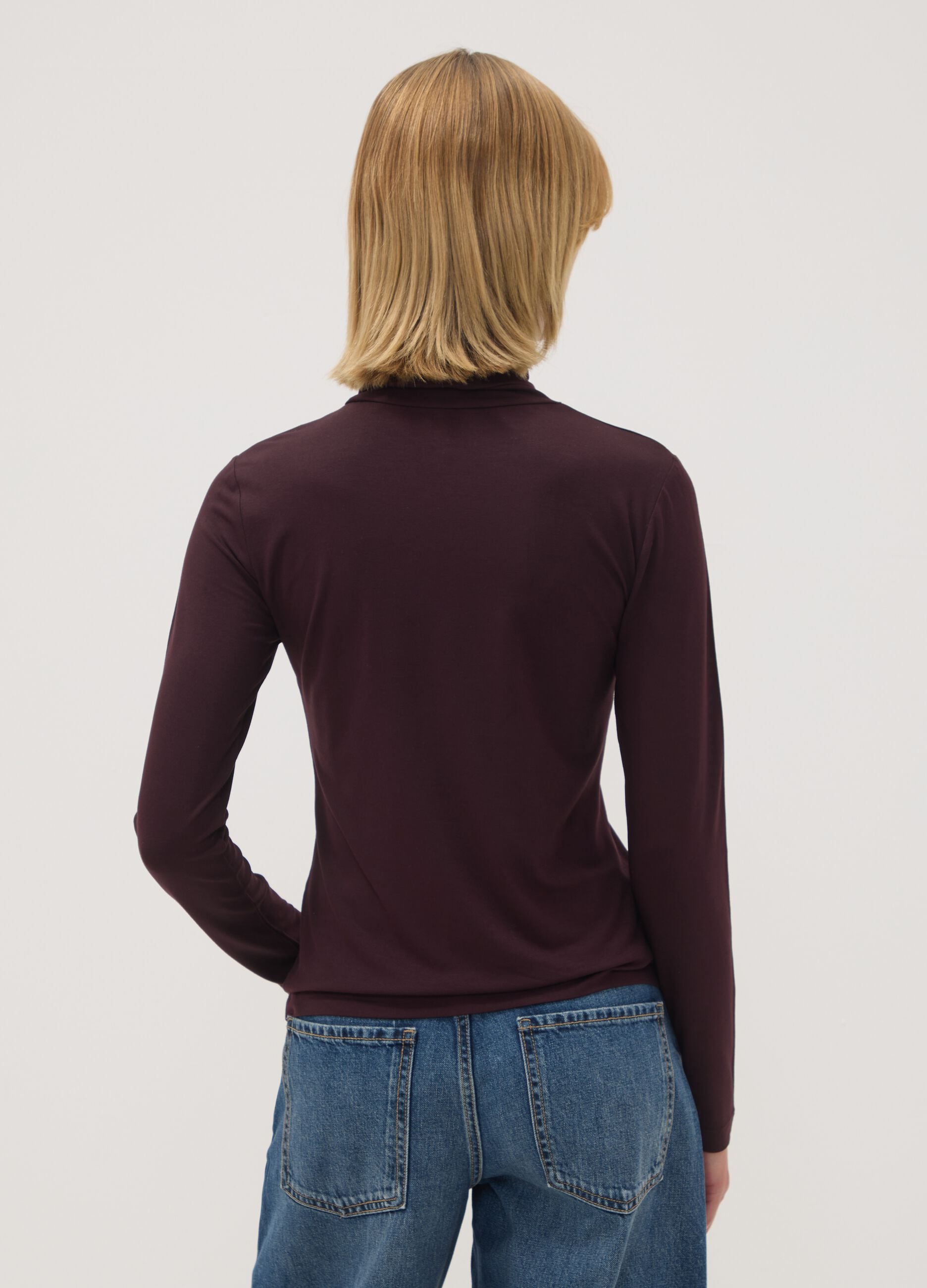 Purple stretch viscose top with raised collar, regular fit