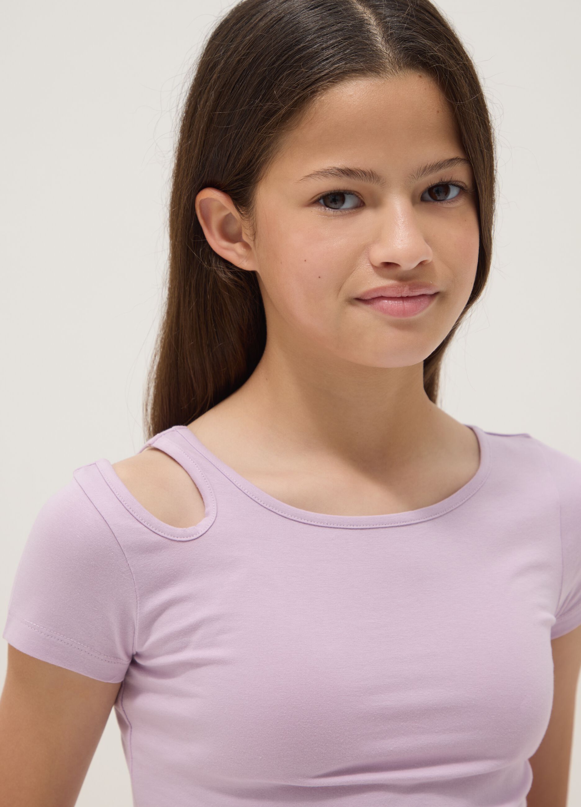 Purple organic cotton T-shirt with shoulder cut-out