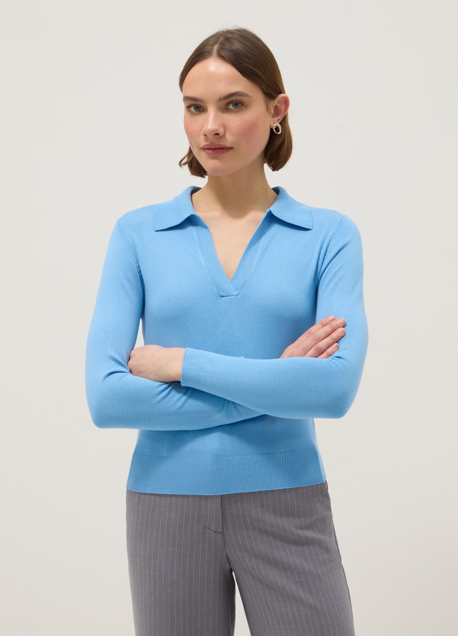 Pul&ocirc;ver azul de viscose corte regular com gola polo