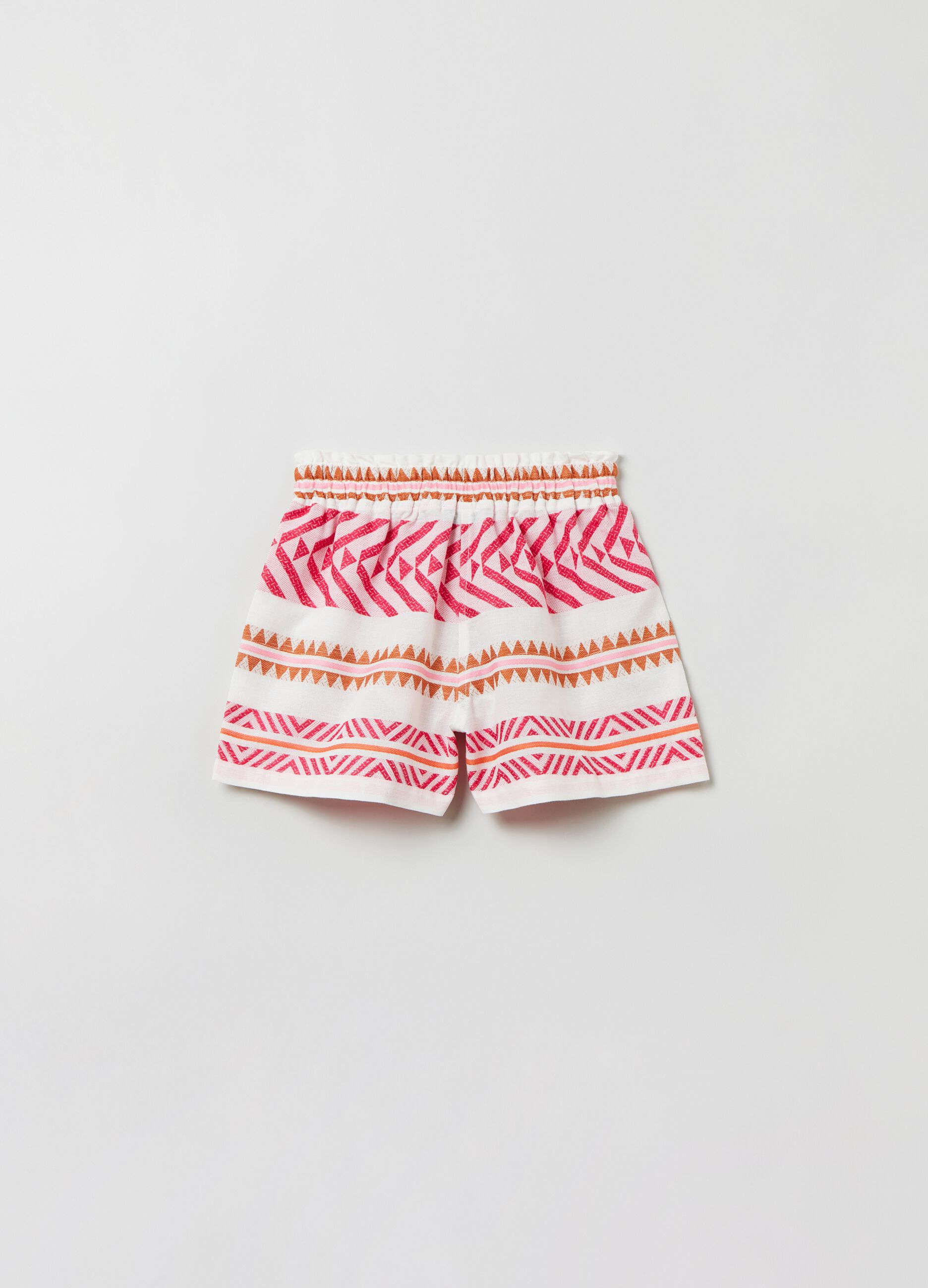Shorts with drawstring and ethnic pattern